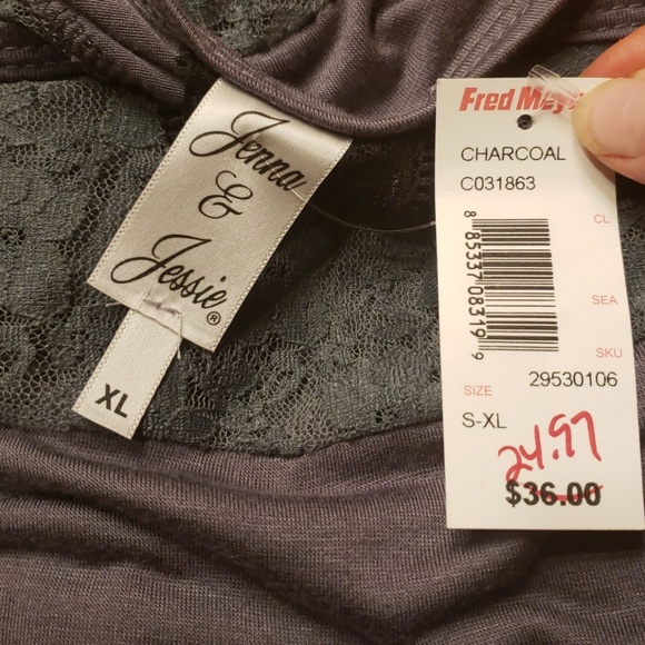 💛2/$20💛NWT, Pretty charcoal and lace top - Picture 4 of 4